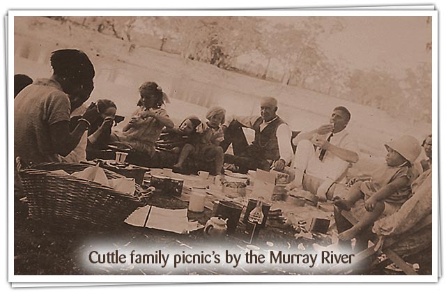Cuttle family picnic's by the Murray River